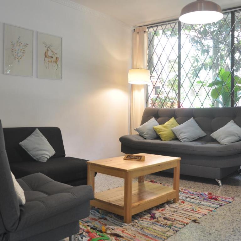 Laureles, casa completa y amplia para grupos grandes - Five-Bedroom House - 3