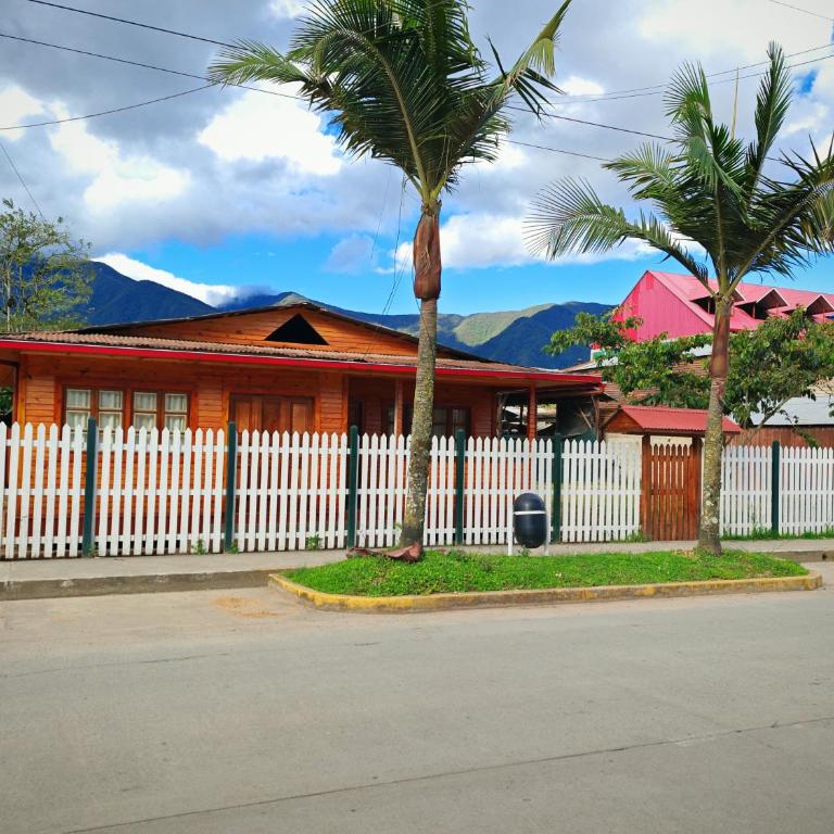 Wooden House Oxa - Five-Bedroom House - 4