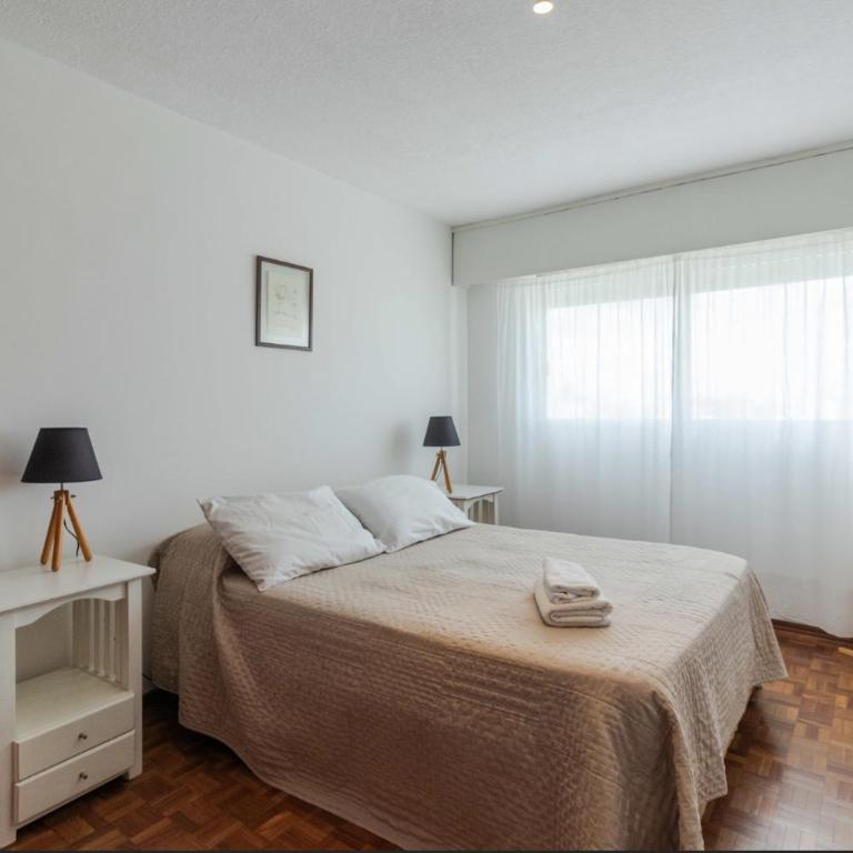 Apartamento en pocitos de 1 dormitorio con parrillero - One-Bedroom Apartment - 2