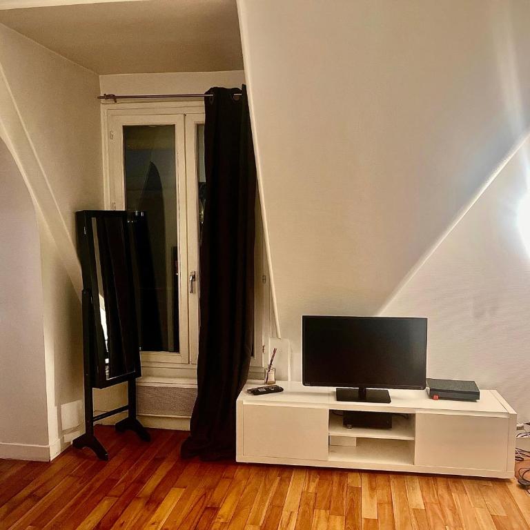 Studio Haut Haut de Gamme - Bain de lumière - Vue sur Paris - Appartement 1 Chambre - 13