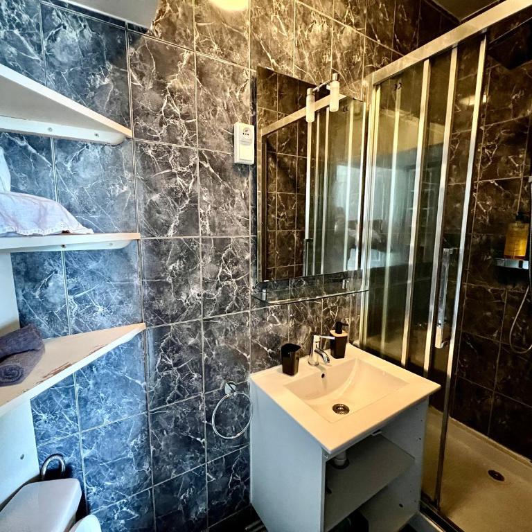 Studio Haut Haut de Gamme - Bain de lumière - Vue sur Paris - Appartement 1 Chambre - 10