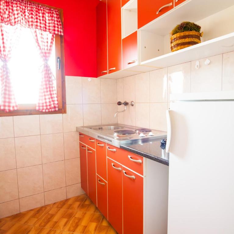Apartments Taida - Two-Bedroom Apartment with Balcony and Sea View - 11