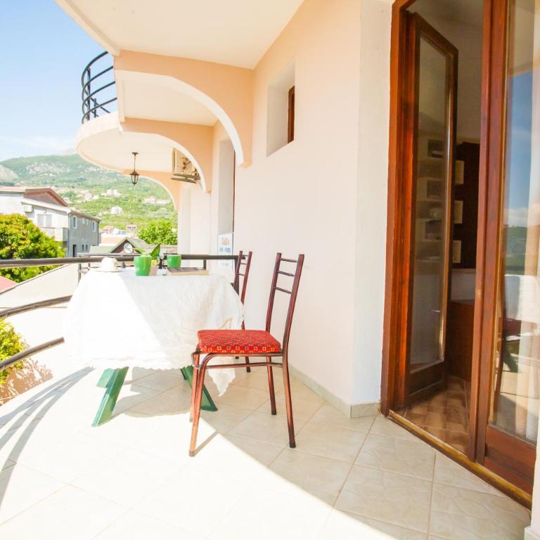 Apartments Taida - Two-Bedroom Apartment with Balcony and Sea View - 12