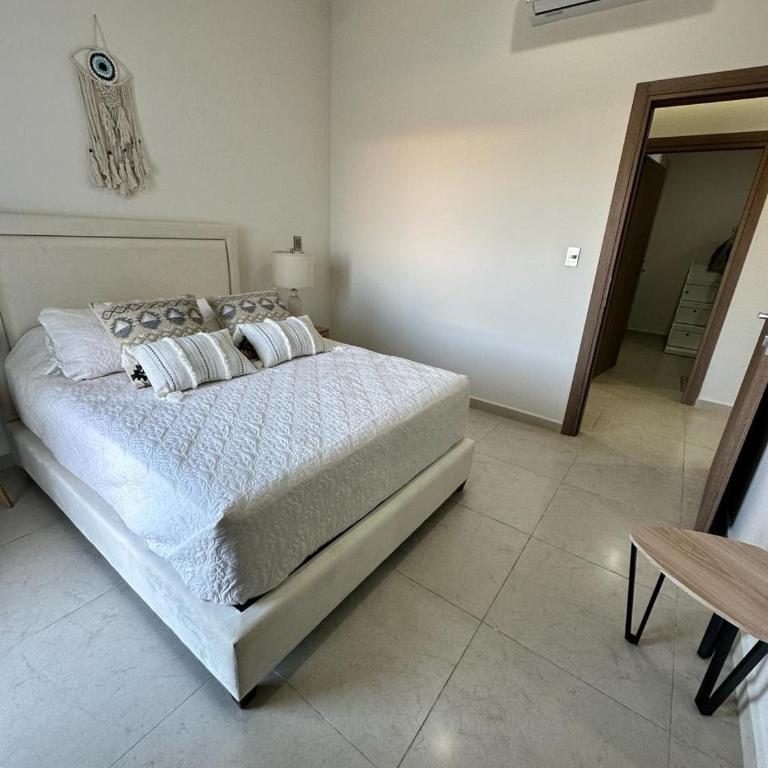 Relax with panoramic ocean and city views - Two-Bedroom Apartment - 7