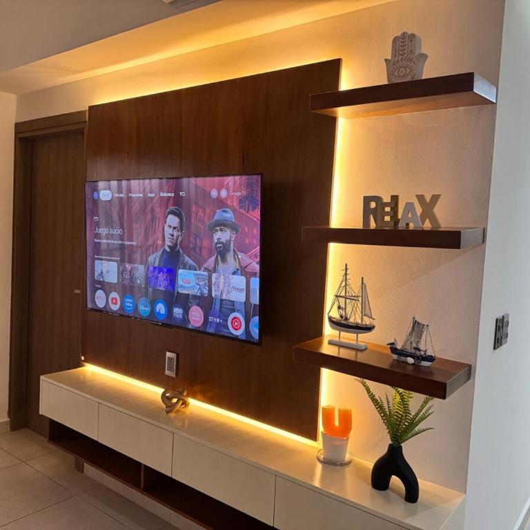Relax with panoramic ocean and city views - Two-Bedroom Apartment - 12