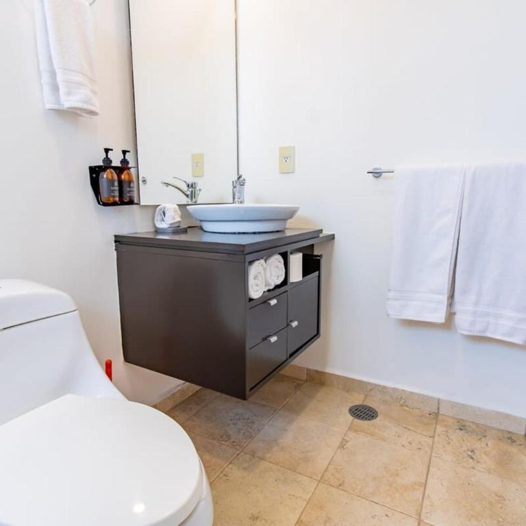Capitalia Modern Condo with High-Speed Wi-Fi - Apartamento - 12
