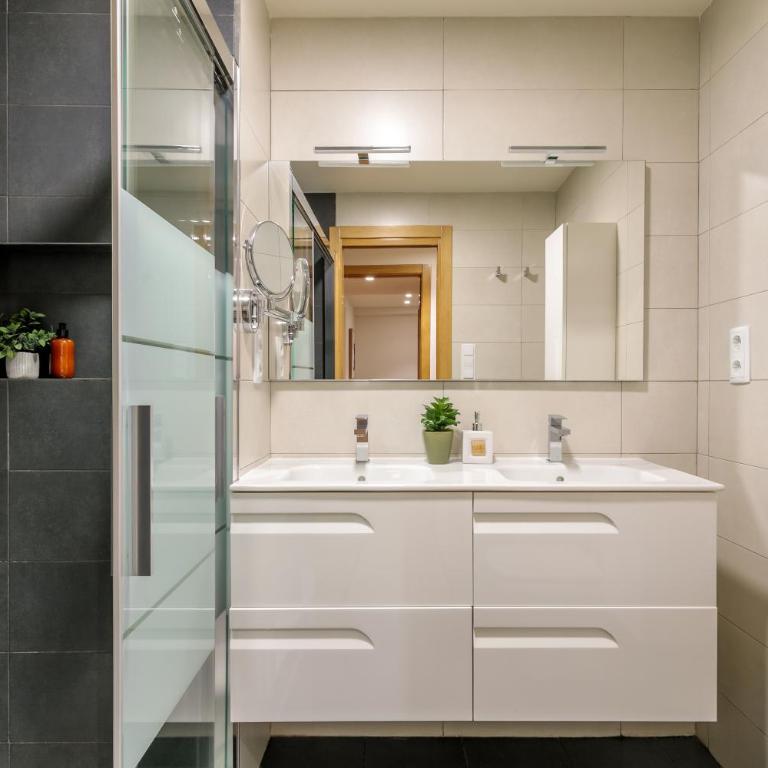 Maikran Signature Exclusive Town Hall Apartment - Apartment - 19