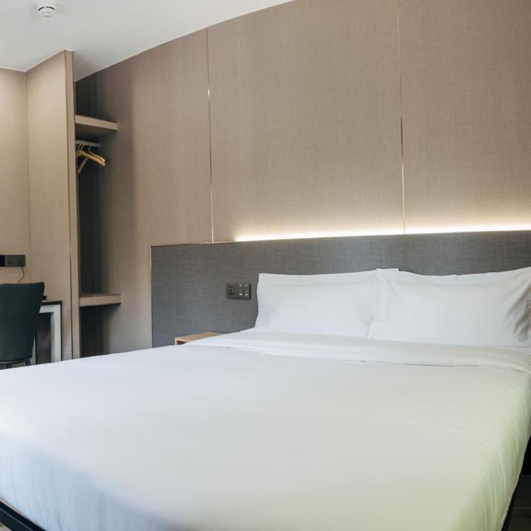 Hotel Golden Madrid - Deluxe Double Room - 9