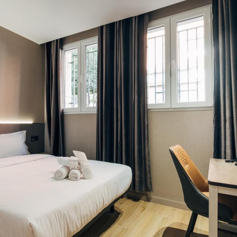 Hotel Golden Madrid - Large Double Room - 11