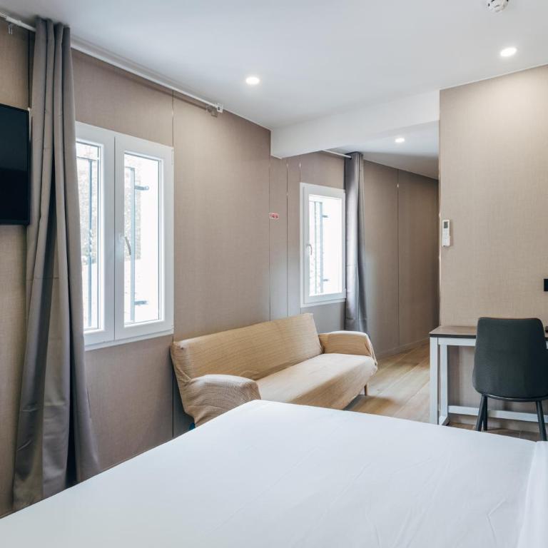 Hotel Golden Madrid - Large Double Room - 10