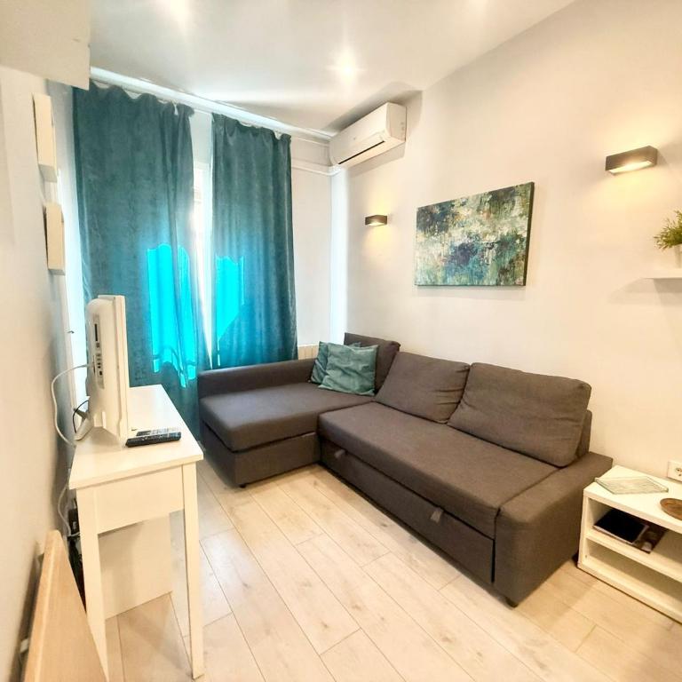 Metro Legazpi 03 AMCH Hospedaje - Two-Bedroom Apartment - 21