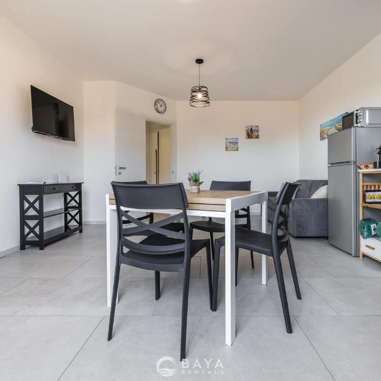 Modern 2BR Retreat in Pula - Bright & Quiet - Appartamento - 11
