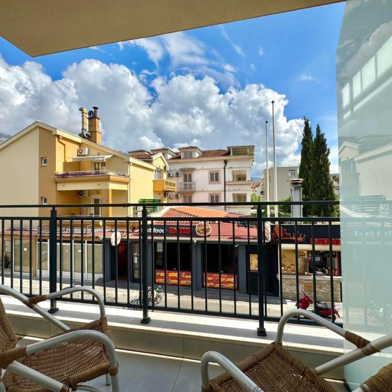 Hotel Lobo Budva - Četvorokrevetna Soba sa Balkonom - 4