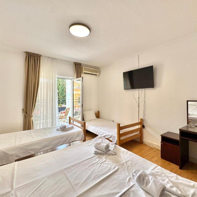 Hotel Lobo Budva - Četvorokrevetna Soba sa Balkonom - 3