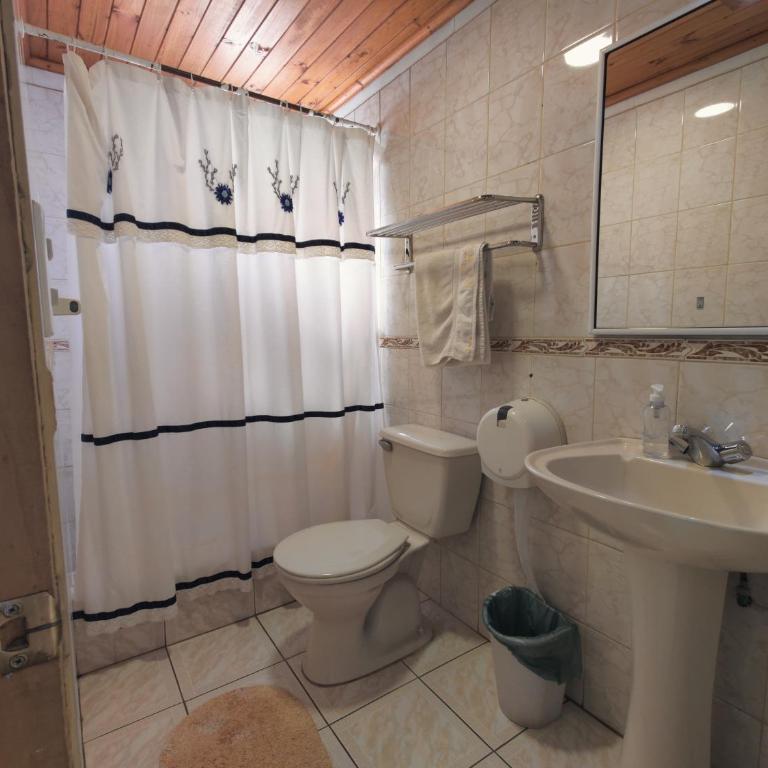 Hostal Casa Familia - Twin Room with Private Bathroom - 2