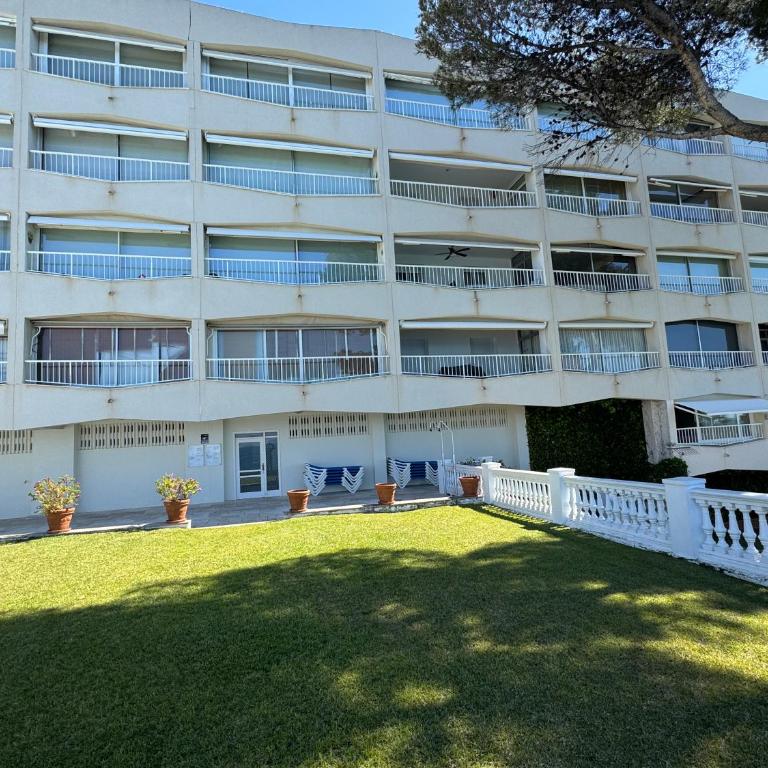 Piso Castell con vistas al mar, piscina en la primera linea - Apartment - 33