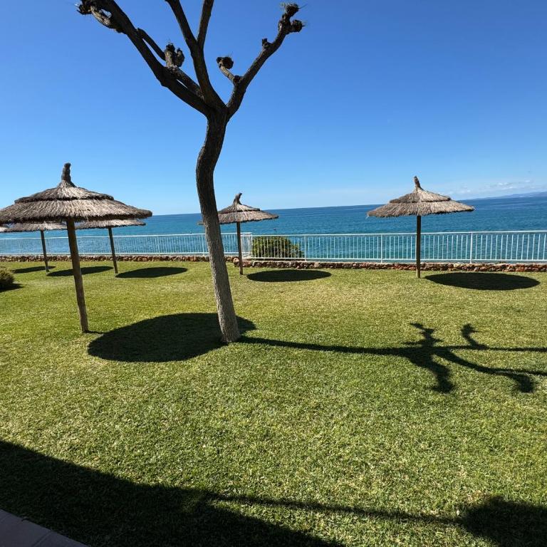 Piso Castell con vistas al mar, piscina en la primera linea - Apartment - 32