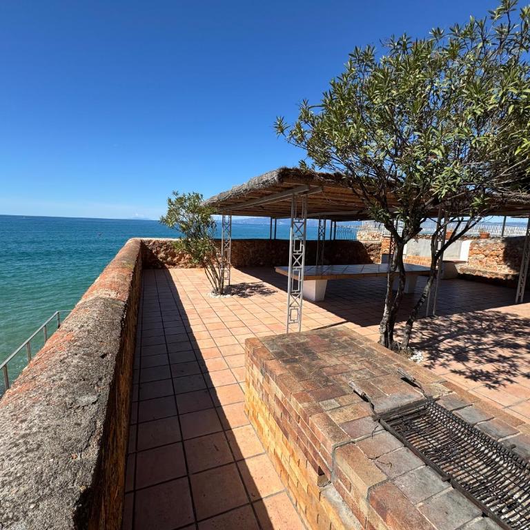 Piso Castell con vistas al mar, piscina en la primera linea - Apartment - 34