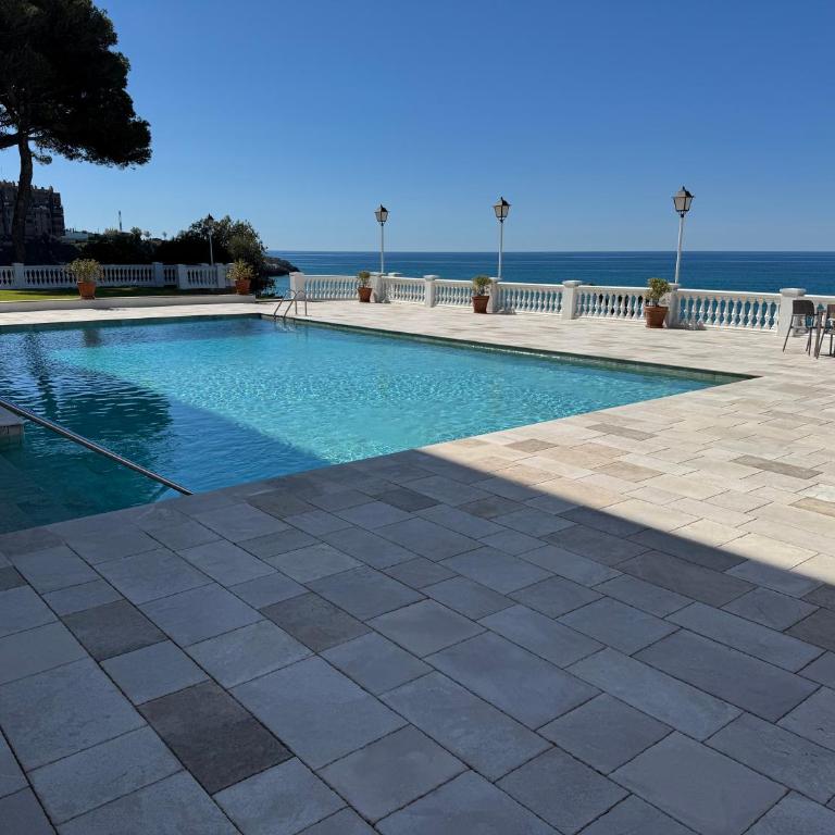 Piso Castell con vistas al mar, piscina en la primera linea - Apartment - 40