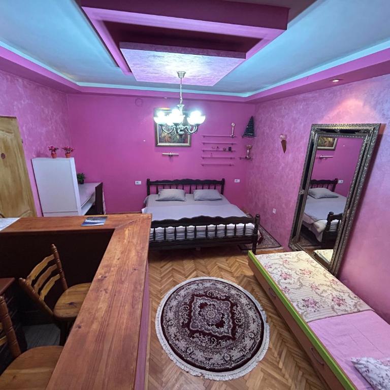 Art House Old Town - Dvokrevetna Soba sa Bračnim Krevetom i Zajedničkim Kupatilom - 8