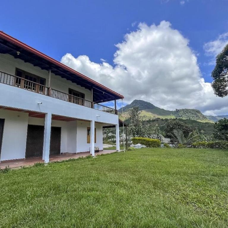 Entre Cafetales - Four-Bedroom House - 3