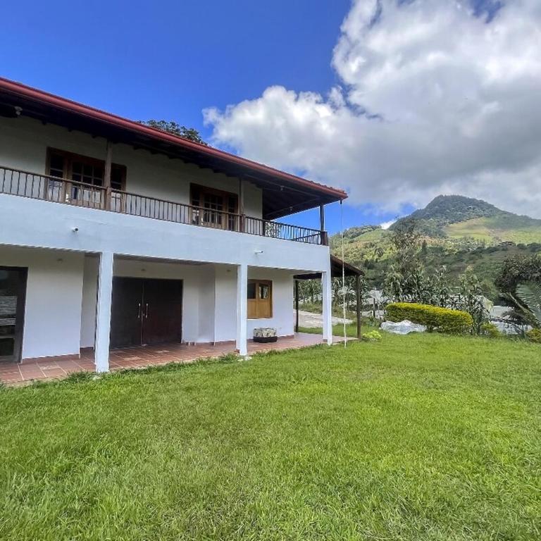 Entre Cafetales - Four-Bedroom House - 8