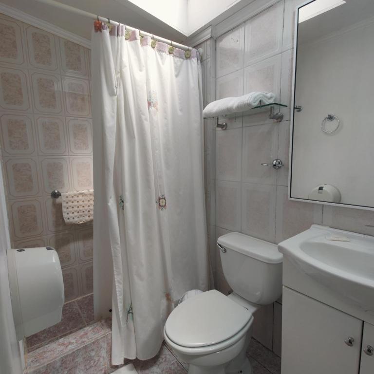 Hostal Casa Familia - Double Room with Private Bathroom - 1