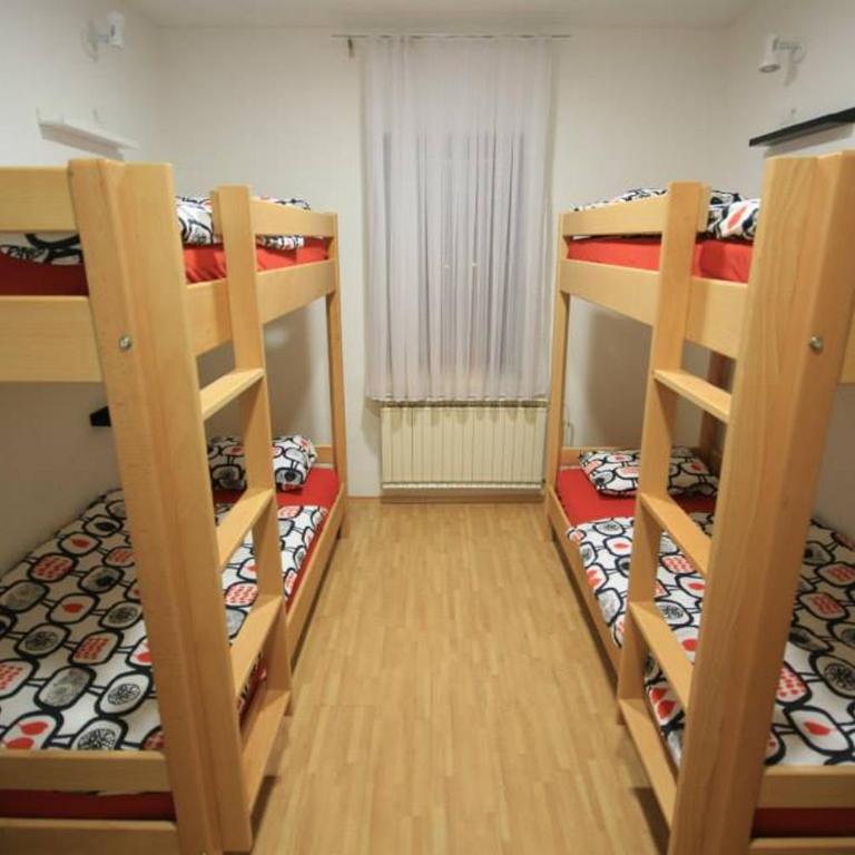 Art House Old Town - Krevet za Jednu Osobu u Šestokrevetnoj Spavaonici - 1