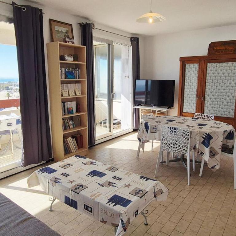 Appartement vue mer exceptionnelle plage à 1 min, parking privé, 6 pers - Two-Bedroom Apartment - 2