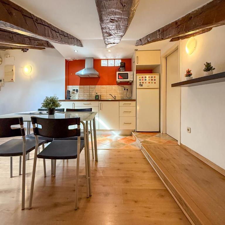 Comodo atico en Tirso de Molina Madrid - One-Bedroom Apartment - 11