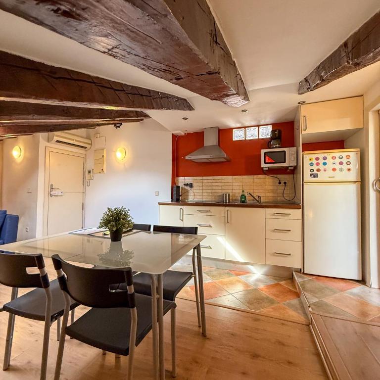 Comodo atico en Tirso de Molina Madrid - One-Bedroom Apartment - 10