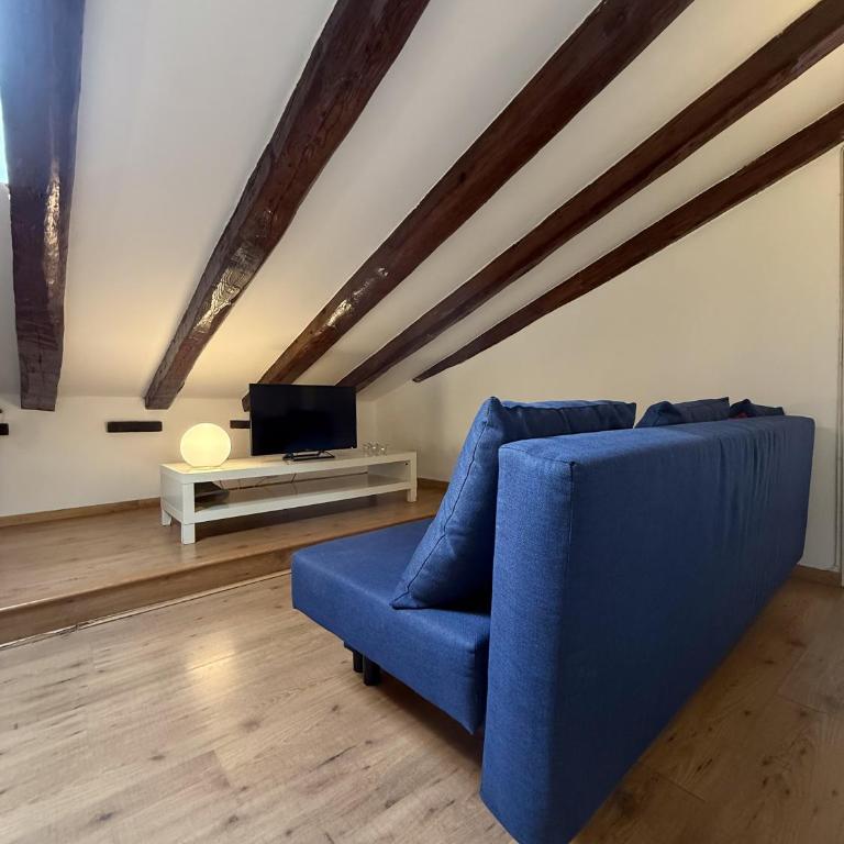 Comodo atico en Tirso de Molina Madrid - One-Bedroom Apartment - 15