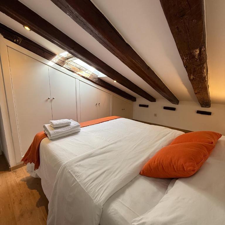 Comodo atico en Tirso de Molina Madrid - One-Bedroom Apartment - 22