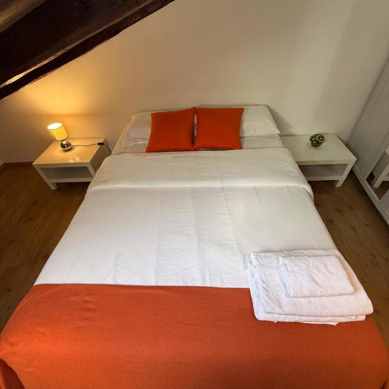 Comodo atico en Tirso de Molina Madrid - One-Bedroom Apartment - 24