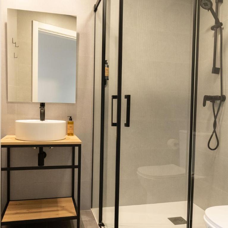Inkigo Rooms - Dreibettzimmer mit Balkon - 1