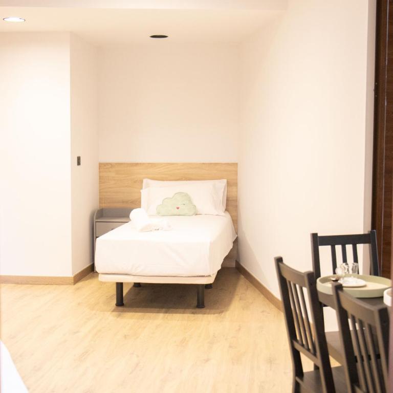 Inkigo Rooms - Dreibettzimmer mit Balkon - 4