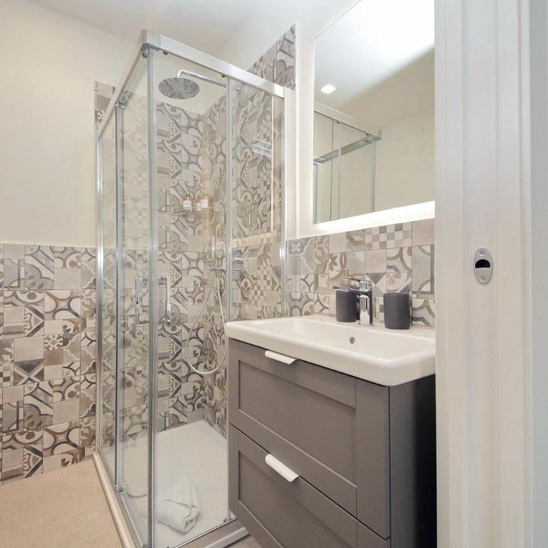 Spacious and cozy apartment near Metro A - Appartamento - 27