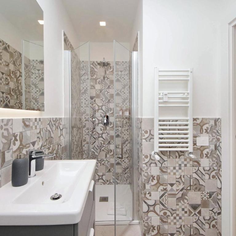 Spacious and cozy apartment near Metro A - Appartamento - 39