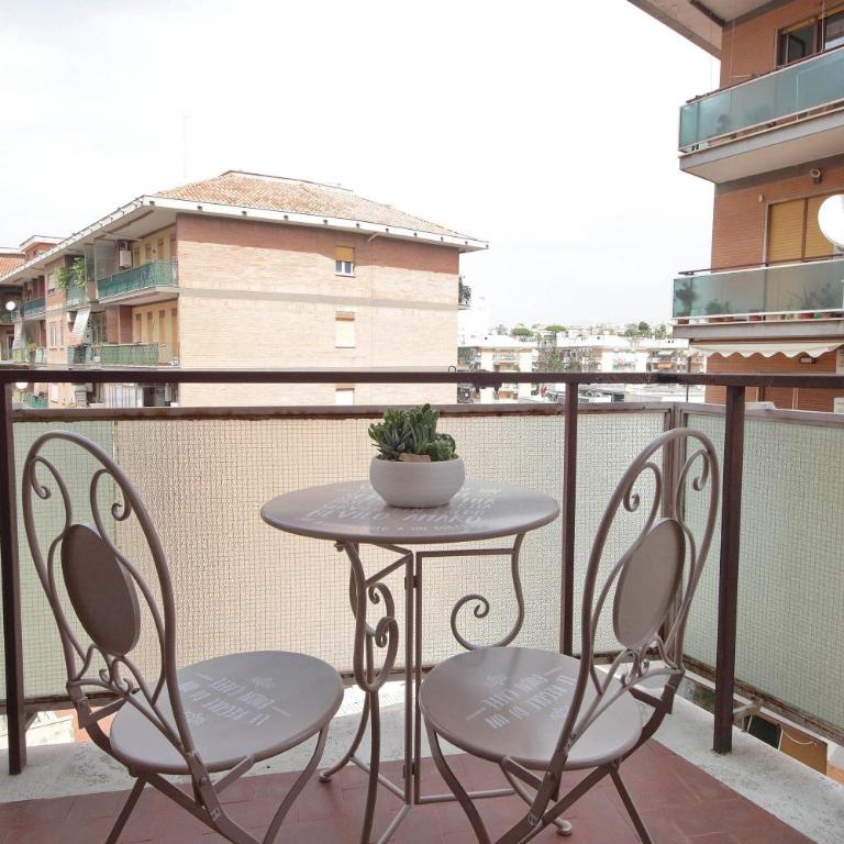 Spacious and cozy apartment near Metro A - Appartamento - 47