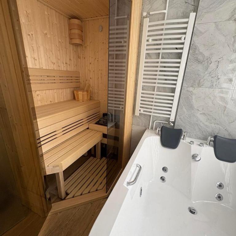 Relax Apartment with sauna and jacuzzi in city center - Apartman sa 1 Spavaćom Sobom - 2