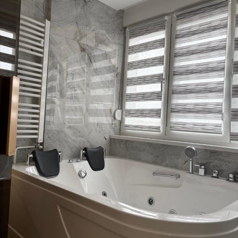 Relax Apartment with sauna and jacuzzi in city center - Apartman sa 1 Spavaćom Sobom - 3