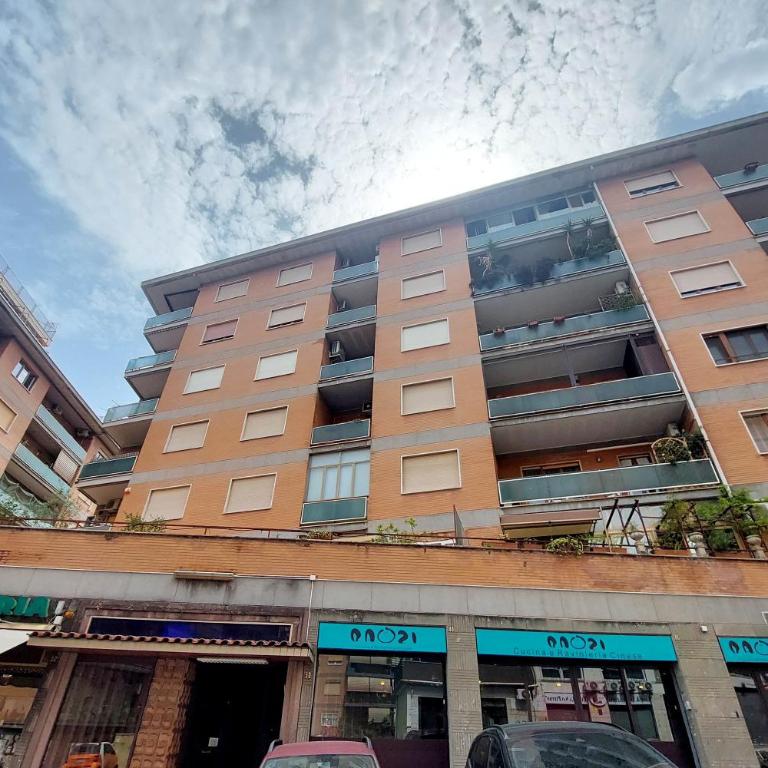 Spacious and cozy apartment near Metro A - Appartamento - 51