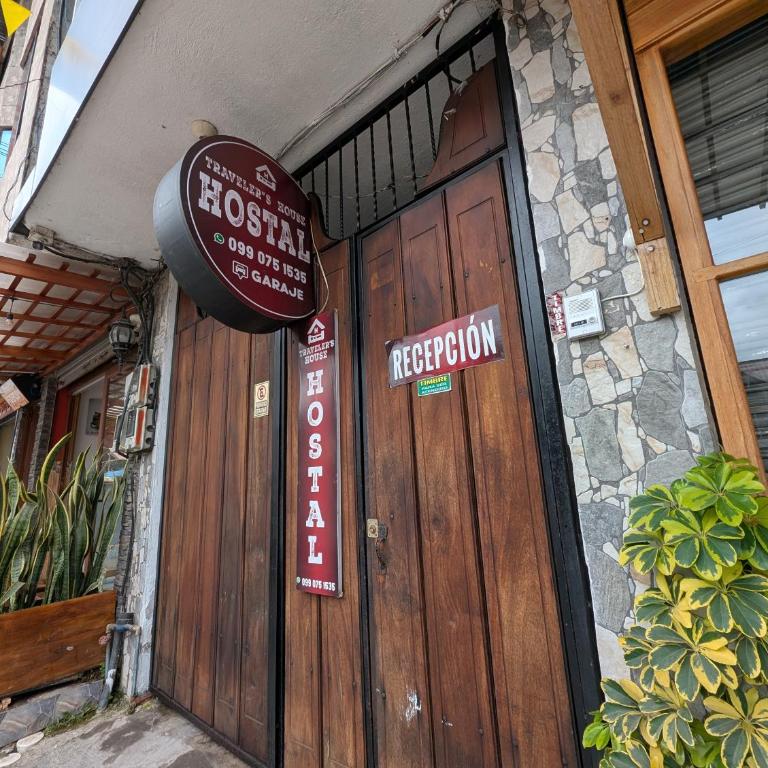 Traveler's House - Deluxe Double Room with Balcony - 1