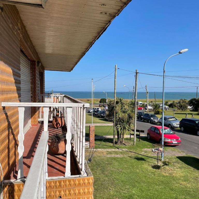 Casa a 100 metros de la playa - Four-Bedroom House - 9