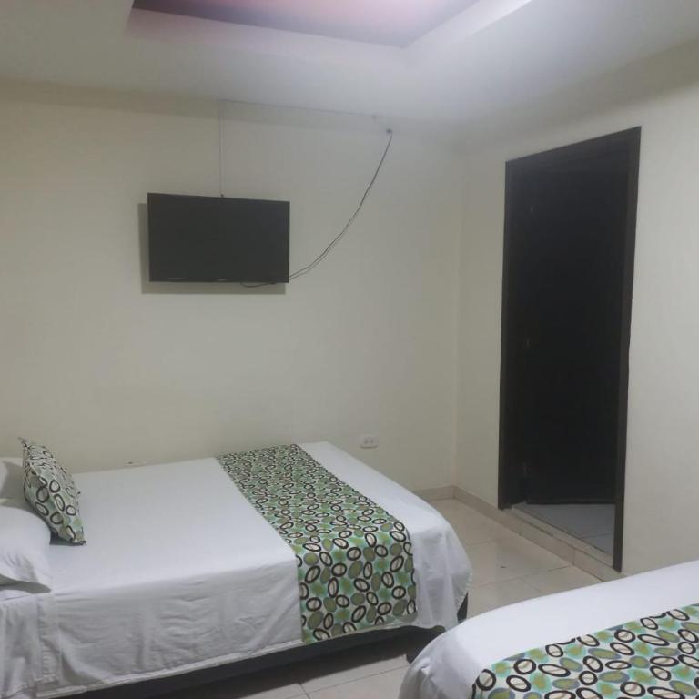 Hotel Los Tunjos - Standard Double Room with Two Double Beds - 3