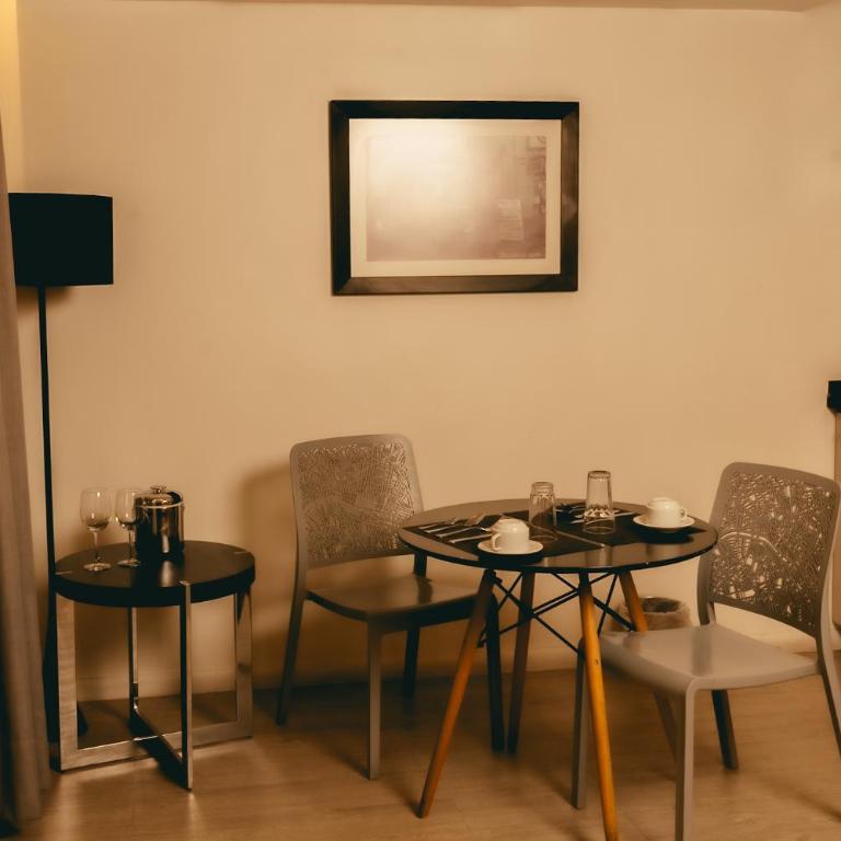 Hotel Sommelier Agustinas - Habitación Triple Deluxe - 4