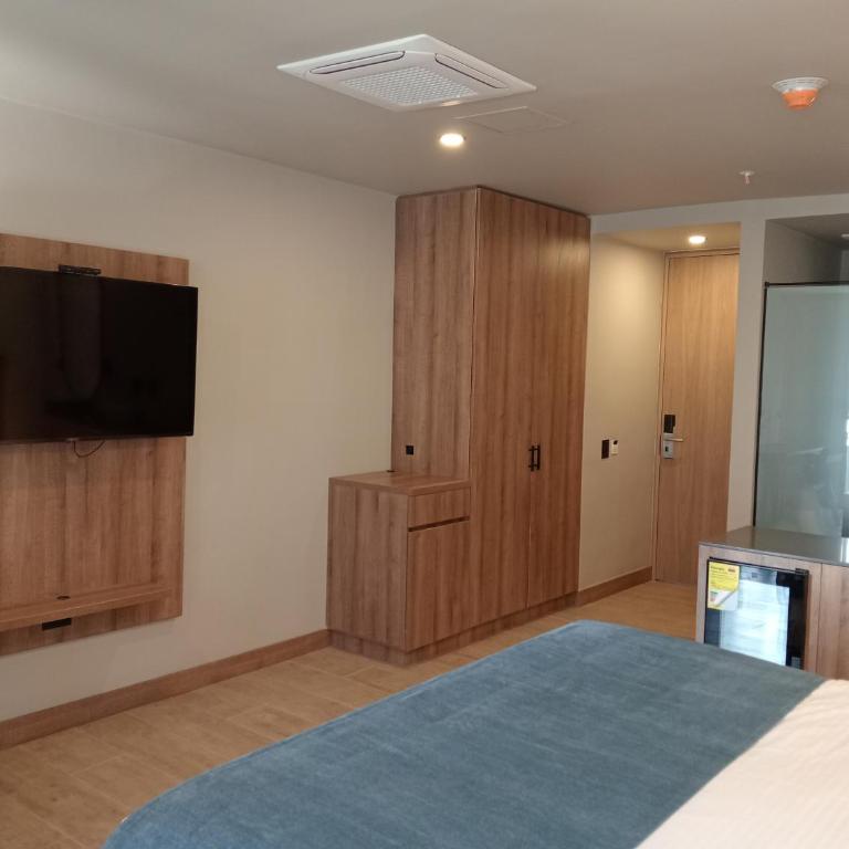 Hotel Rulay Medellin - Deluxe King Room - 4