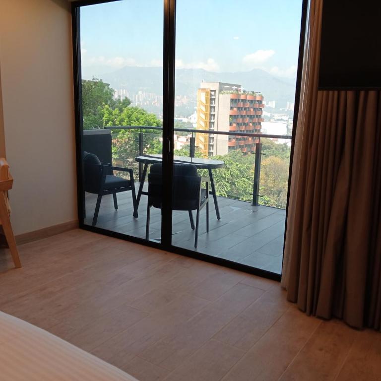 Hotel Rulay Medellin - King Room with Balcony - 3