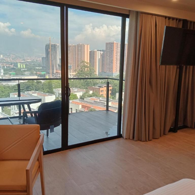 Hotel Rulay Medellin - King Room with Balcony - 8