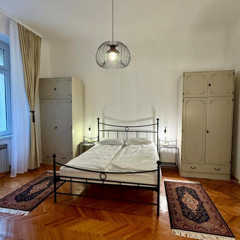 Maison 117 - Spacious City-Center Apartment - Three-Bedroom Apartment - 2